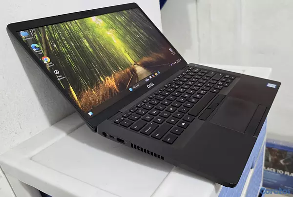 computadoras y laptops - Dell Slim 5400 14 Pulg Core i5 8va Gen Ram 8gb ddr4 Disco 256gb solido HDMI 2