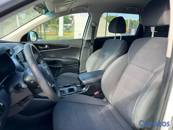 jeepetas y camionetas - Kia Sorento LX 2020 7