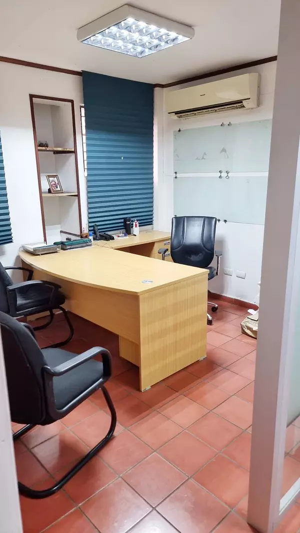 oficinas y locales comerciales - Local en la evaristo morales  7