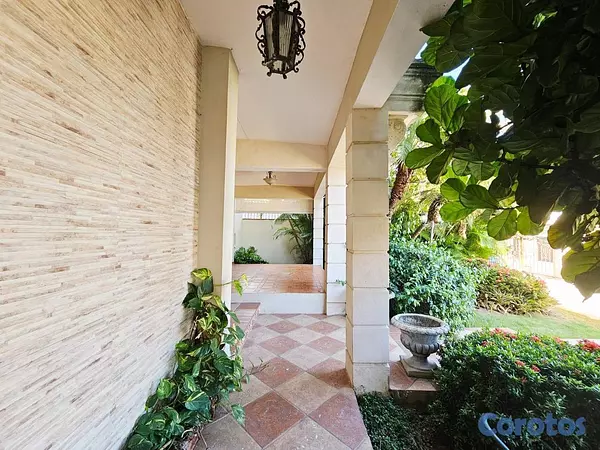 casas - Casa de 5 habitaciones 3 baños en alquiler en Juli 11