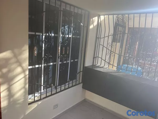 casas - venta de casa en vista hermosa cerca de la avenida mella Santo Domingo este  2