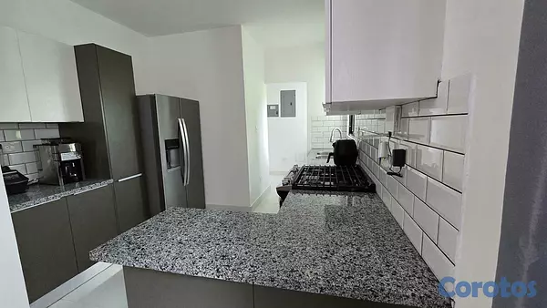 apartamentos - APARTAMENTO 2DO NIVEL EN TORRE CON PISCINA Y GYM. GURABO 5