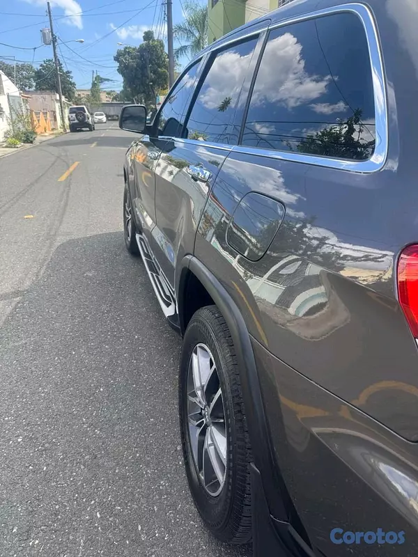 jeepetas y camionetas - SE VENDE JEEPETA GRAND CHEROKEE LIMITED AÑO 2018 9