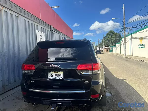 jeepetas y camionetas - Jeep Grand Cherokee Overland 2015 — Excelente Cond 4