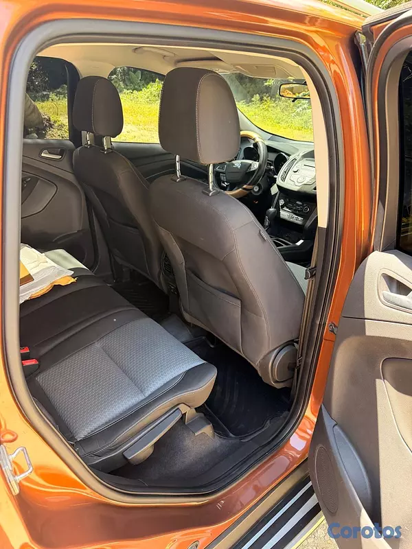 jeepetas y camionetas - Ford Escape en excelentes condiciones y negociable 3