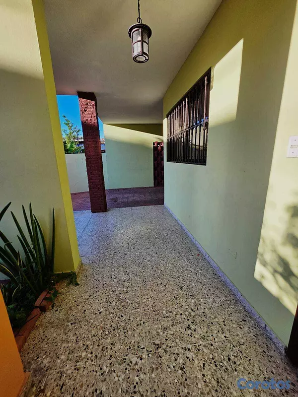 casas - Vendo casa de 2 niveles en Av. Independencia 3