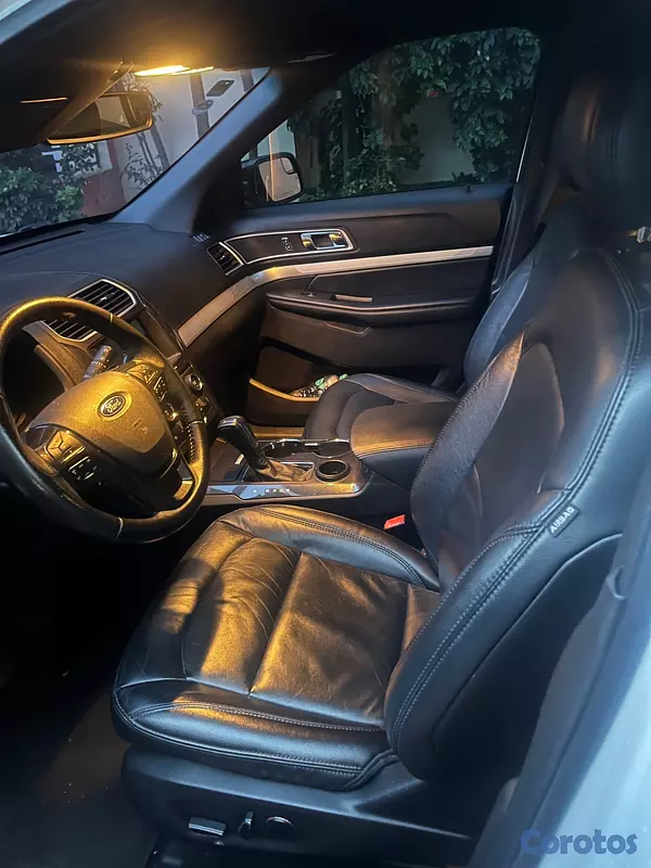 jeepetas y camionetas - Ford Explorer 2017 (Negociable)  3