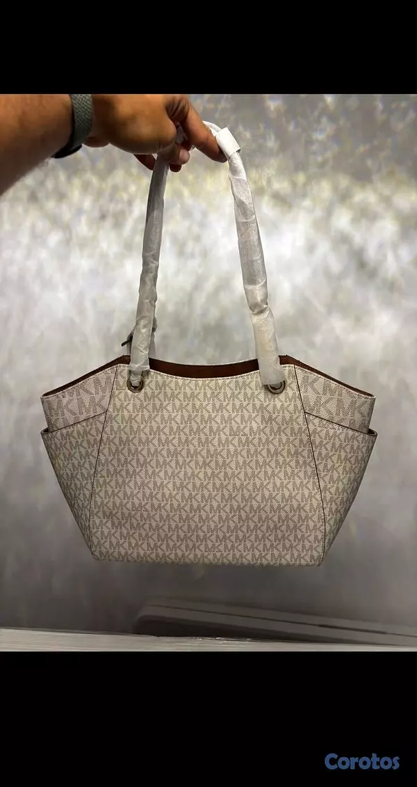carteras y maletas - Cartera Michael Kors excelente para diario 2