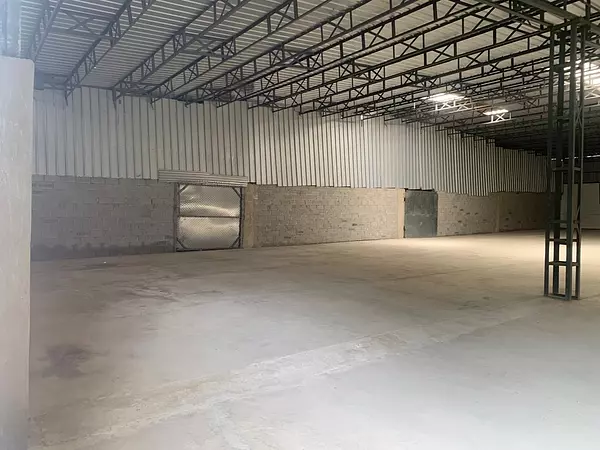 oficinas y locales comerciales - nave en alquiler  en zona céntrica  5