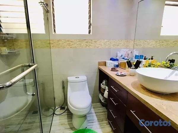 apartamentos - vendo Evaristo Morales tercer nivel tres habitaciones 2.5 baños dos parqueos  7