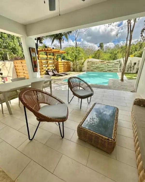 casas vacacionales y villas - Venta, Villa de 5 Habitaciones Ubicada en Juan Dolio 2