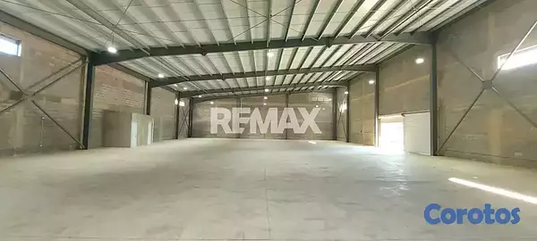 oficinas y locales comerciales - Nave industrial de 1,000mt2 en alquiler en Ensanch 10