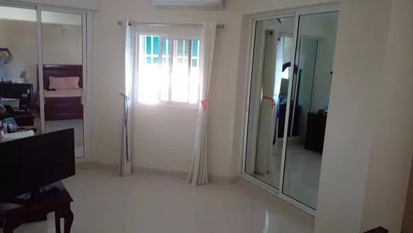 apartamentos - Vendo apart 3er nivel en DON ONORIO .164 mts 2 parqueos paralelos .porton elect. 8