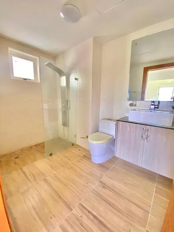 apartamentos - Apartamento en Venta
SERRALLÉS 
USD 270,000.00
Mantenimiento: RD$10,000.00

 5