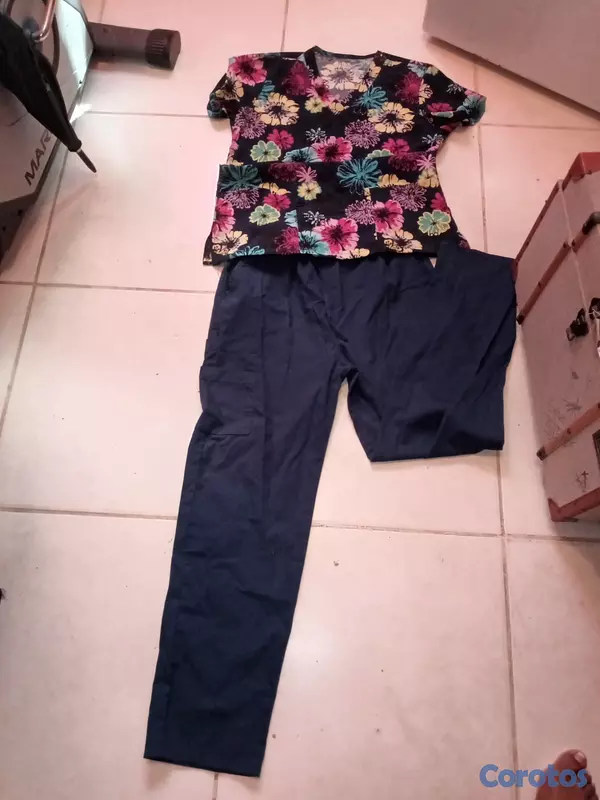 Salud y Equipamiento Médico - Pijamas médica de mujer  2