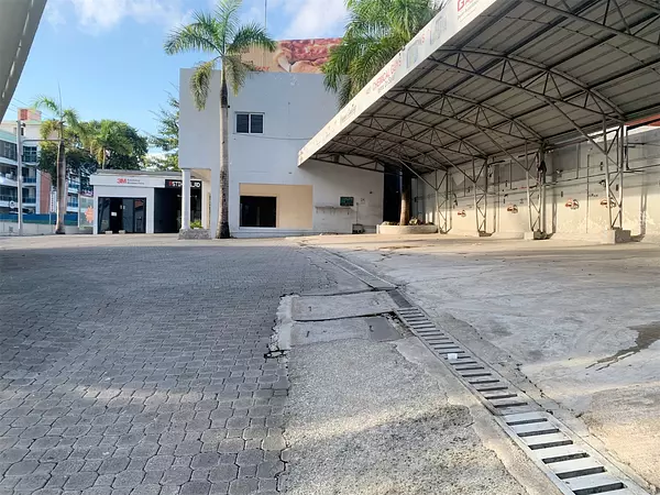 oficinas y locales comerciales - De oportunidad esquinero en arroyo hondo 2