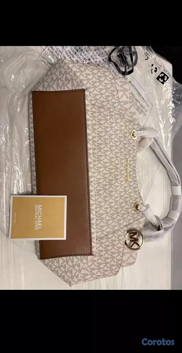 carteras y maletas - Cartera Michael Kors excelente para diario 3