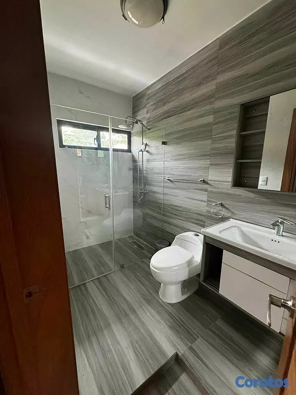 casas - Se vende hermosa y amplia casa en Arroyo Hondo 7