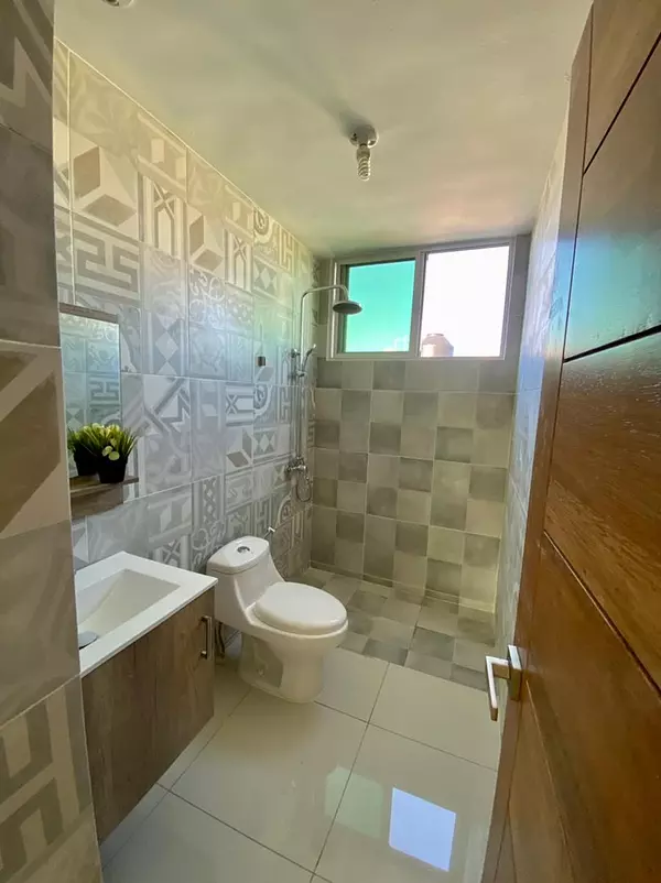 casas - Se vende casa de dos niveles en Ciudad Modelo 4