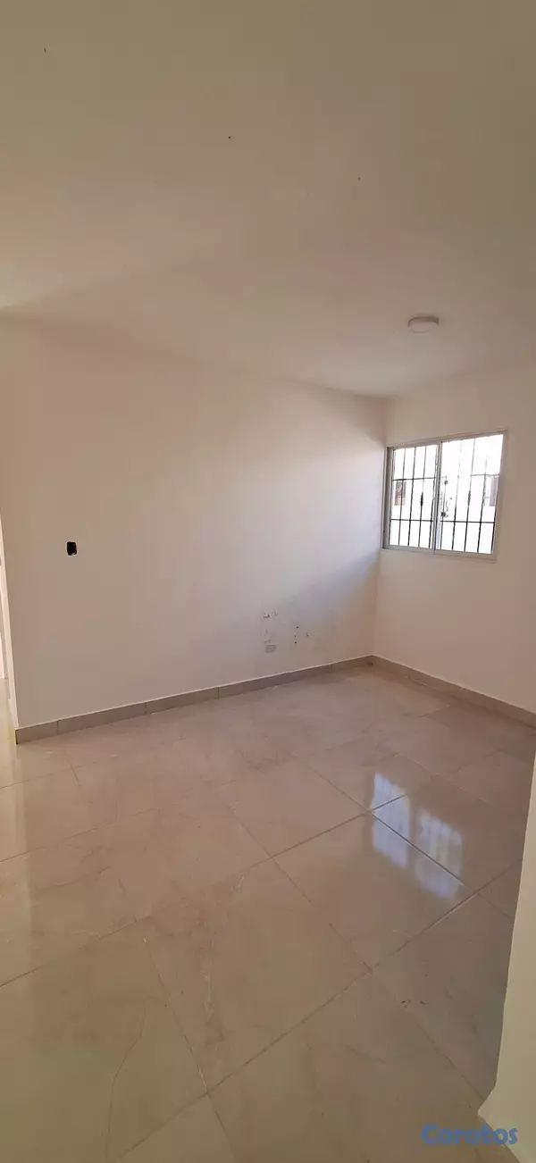 casas - Hermosa y cómoda casa en solar de 300m2, patio y t 5
