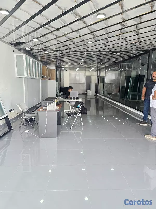 oficinas y locales comerciales - Local céntrico en Primer nivel 4