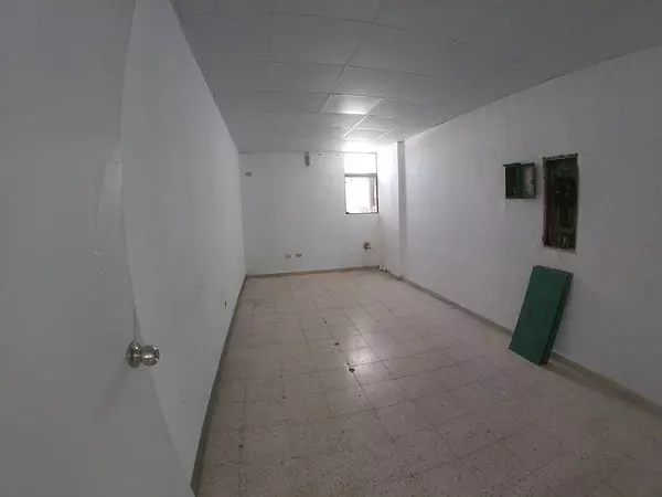 oficinas y locales comerciales - Local comercial 3er piso en Naco en la  27 febrero 4