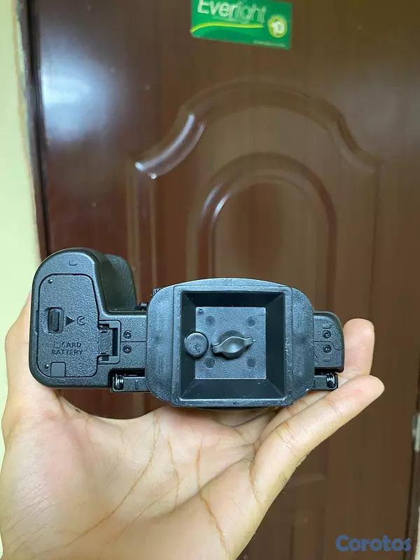 camaras y audio - Nikon z50 + dos lentes + flash +baterías extras y  5