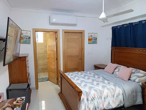 apartamentos - Apartamento Segundo nivel con terraza y parqueos techados, con su titulo (Altagr 1