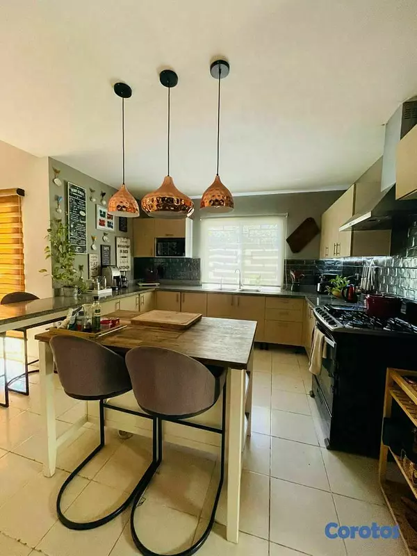 casas - Casa de 3 habitaciones con paneles solares  2