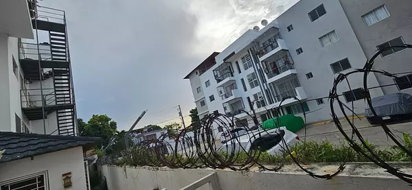 apartamentos - Apartamento 4to Nivel con Seguridad en Los Rieles 2