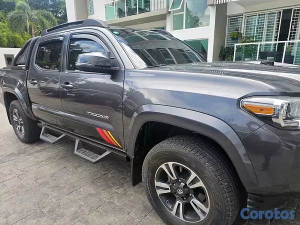 jeepetas y camionetas - Toyota Tacoma 2019 , 4x4 doble cabina, 40,000 millas Gasolina 2