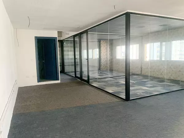 oficinas y locales comerciales - Local Corporativo en la Esperilla 3