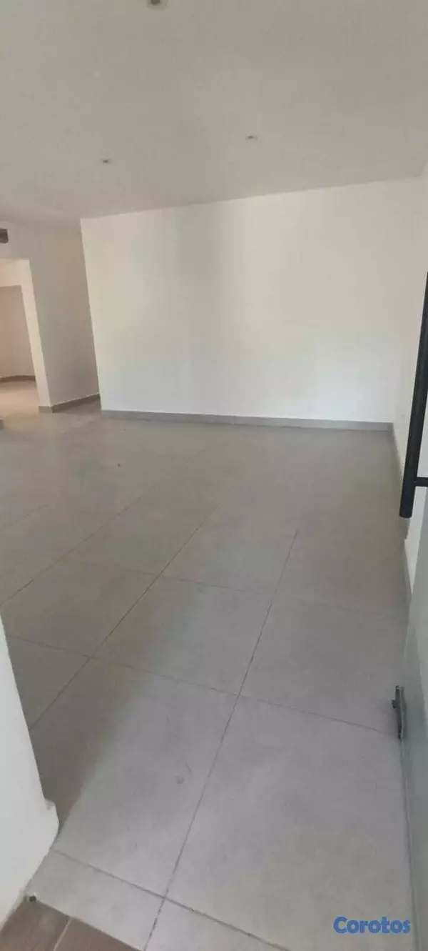 oficinas y locales comerciales - La Julia A Estrenar Impecable local en 2do nivel 4