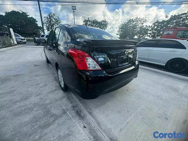 carros - Nissan Versa 2017 4