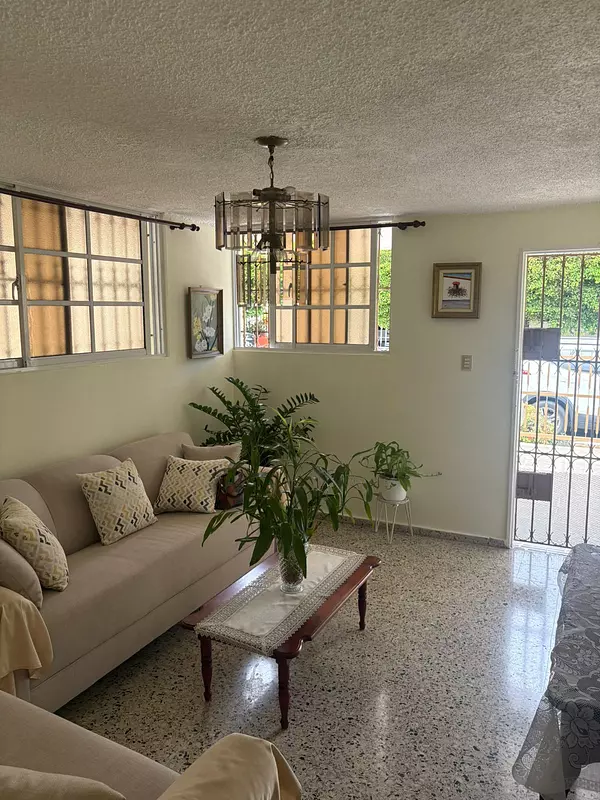 casas - Casa Espaciosa en Venta – Av. Independencia, Santo 2