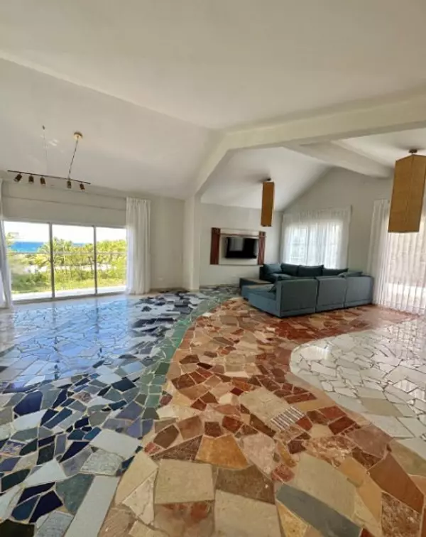 casas vacacionales y villas - Venta, Villa de 5 Habitaciones Ubicada en Juan Dolio 5