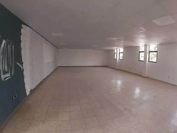 oficinas y locales comerciales - Local comercial 3er piso en Naco en la  27 febrero 5