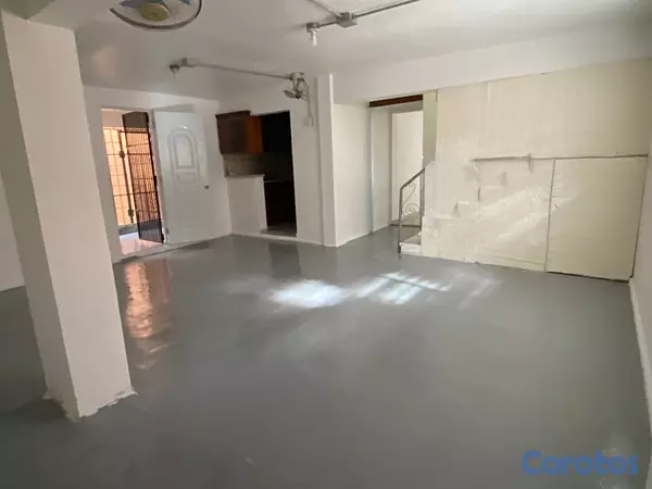 oficinas y locales comerciales -  A tres min Mirador Sur 1er piso local alquiler zona industrial Herrera  4