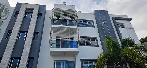 apartamentos - Apartamento 4to Nivel con Seguridad en Los Rieles 3
