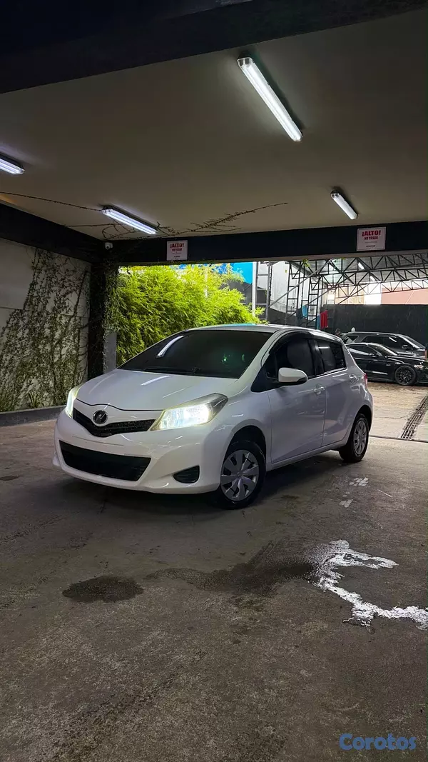 carros - TOYOTA VITZ 2013  4