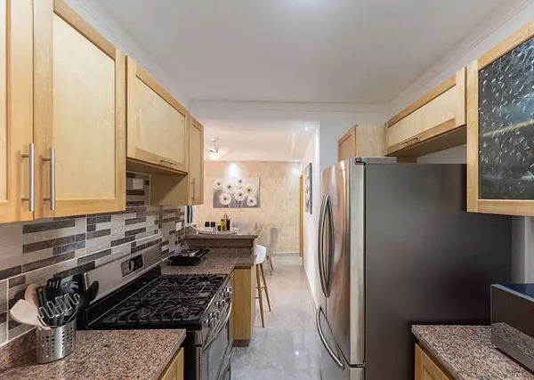 apartamentos - TERCER PISO AMUEBLADO, FRENTE AL CORAL MALL (ALTAGRACIA), AUTOPISTA DE SAN ISIDR 5