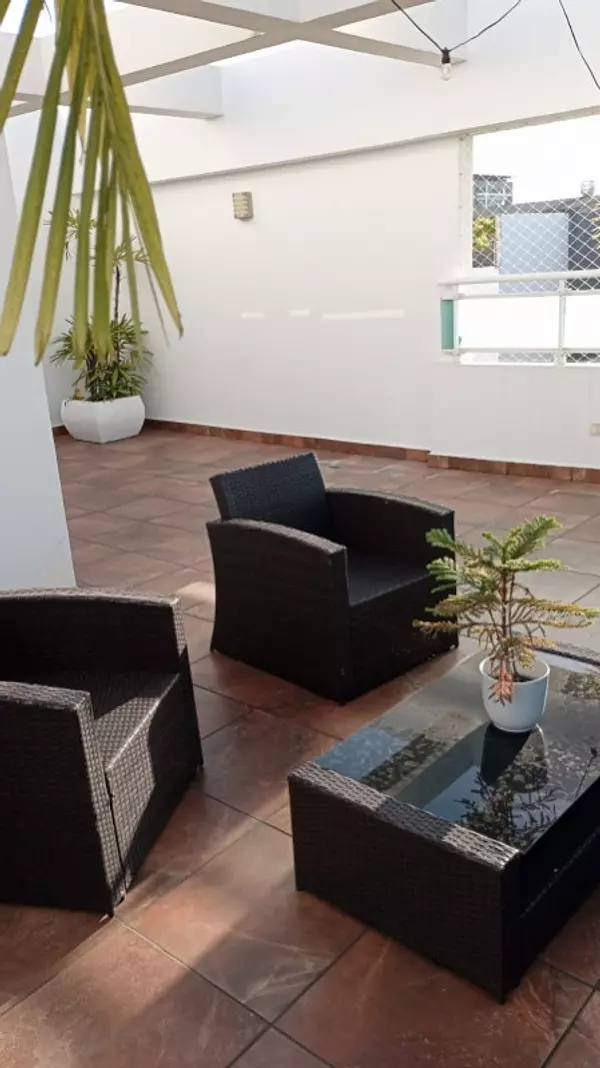 apartamentos - Rento Apto nuevo amueblado full en Evaristo Morales,  incluye Mant 2