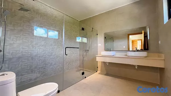 casas vacacionales y villas - venta de Villa con 600mts y piscina en punta cana village República Dominicana  3