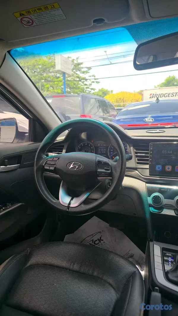 carros - HYUNDAI AVANTE 2019 SACALO CON $300 DE INICIAL 2