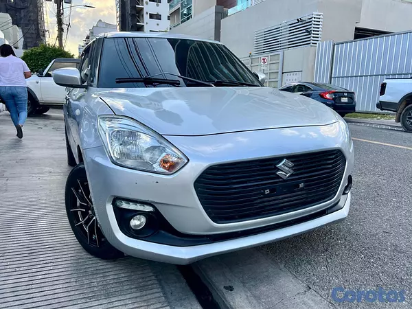 carros - SUZUKI SWIFT 2017 COMO NUEVO 3