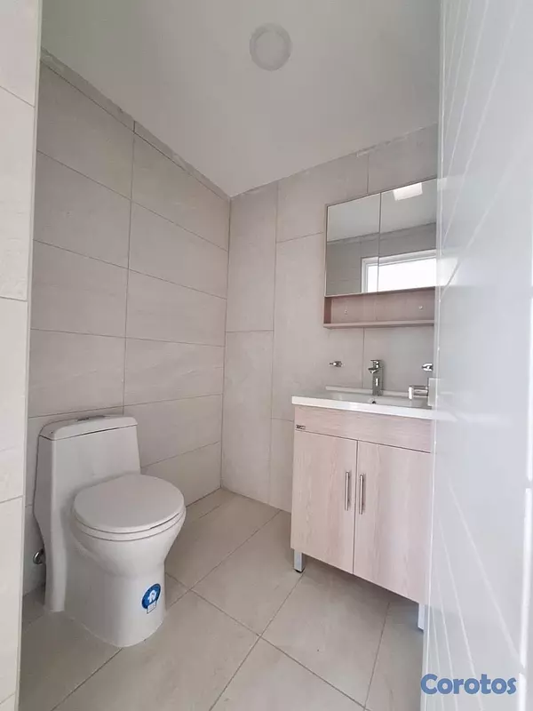 apartamentos - vendí Evaristo Morales piso 4 tres habitaciones con su baño no ascensor parqueo 6