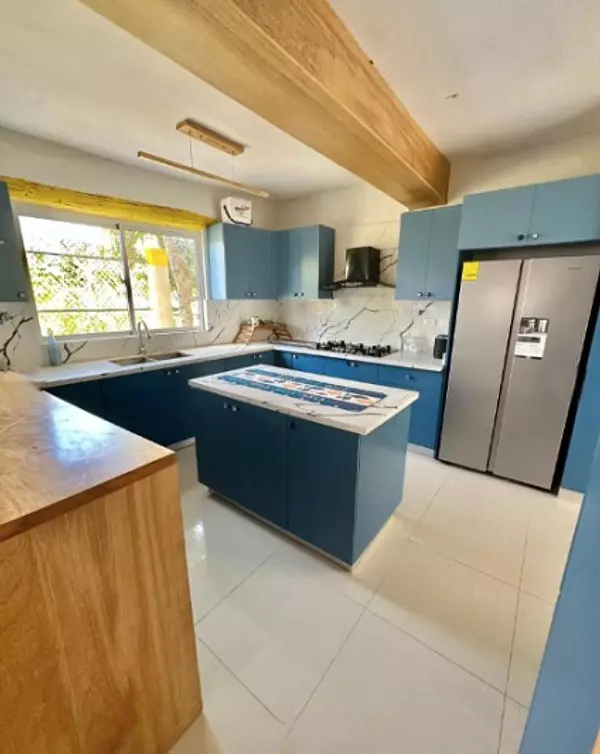 casas vacacionales y villas - Venta, Villa de 5 Habitaciones Ubicada en Juan Dolio 6