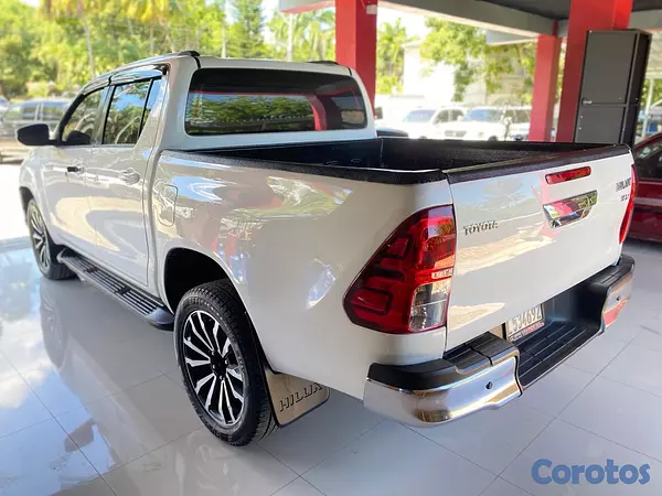 jeepetas y camionetas - Toyota Hilux 2020 4x4 diesel automática  10