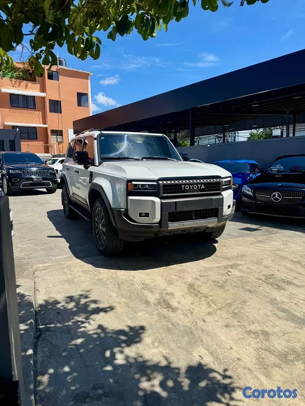 jeepetas y camionetas - Toyota Land Cruiser Prado Adventure 1A 2025 3