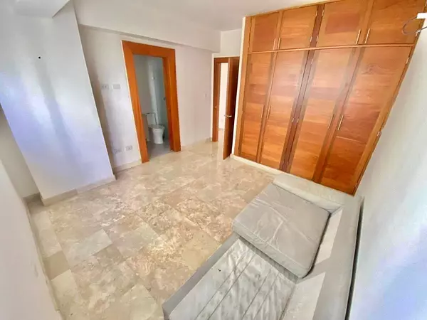 apartamentos - Apartamento en Venta
SERRALLÉS 
USD 270,000.00
Mantenimiento: RD$10,000.00

 9